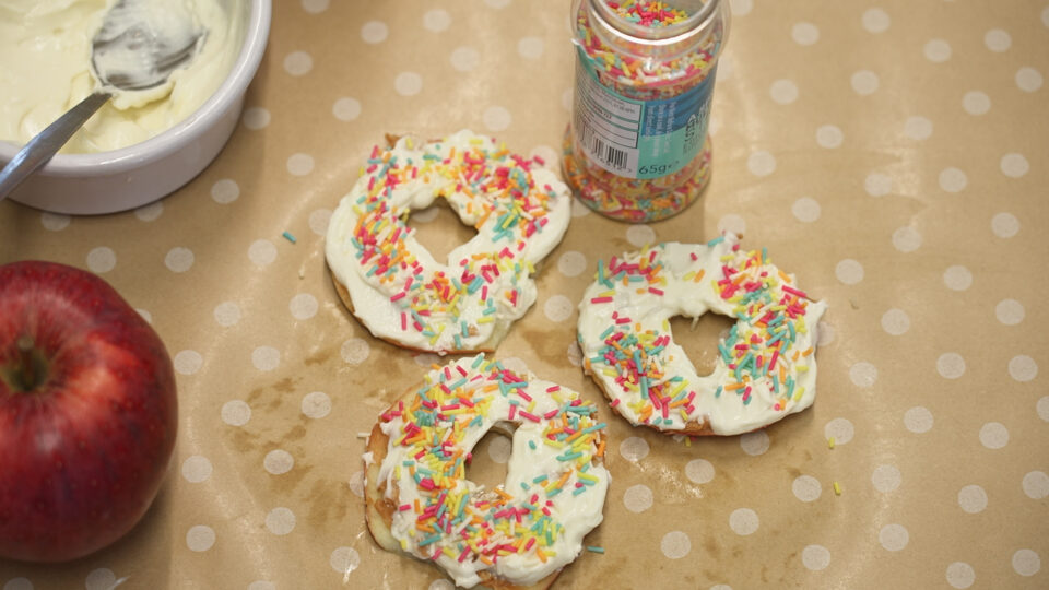 finished apple doughnuts