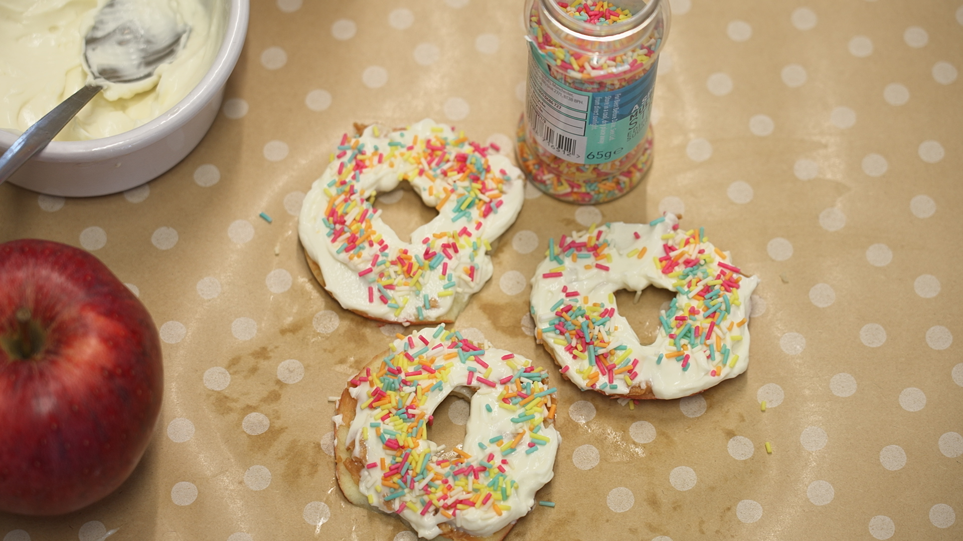 finished apple doughnuts